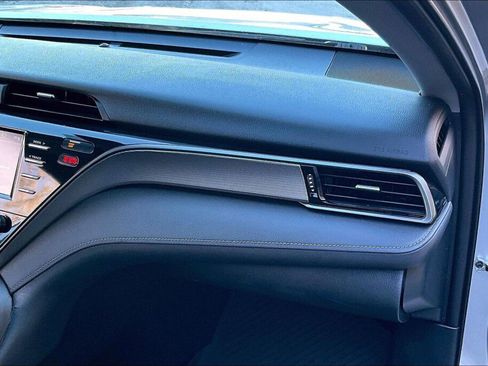 Used 2019 Toyota Camry LE image 11
