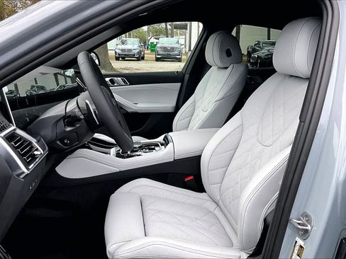 New 2026 BMW X6 xDrive40i w/ Premium Package image 9