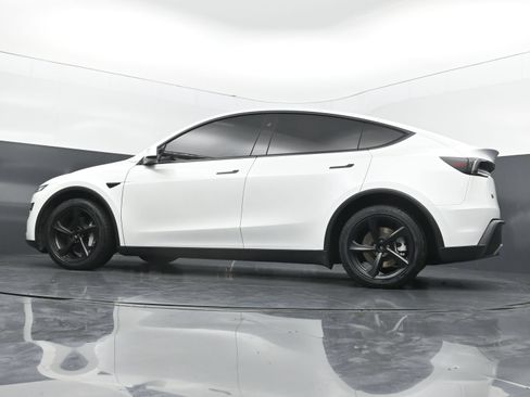 Used 2026 Tesla Model Y AWD image 35