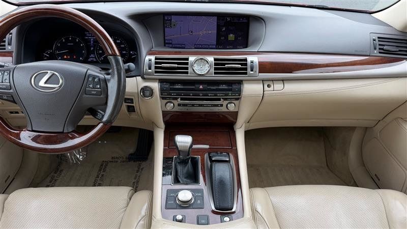 Used 2013 Lexus LS 460 AWD w/ Comfort Pkg image 27