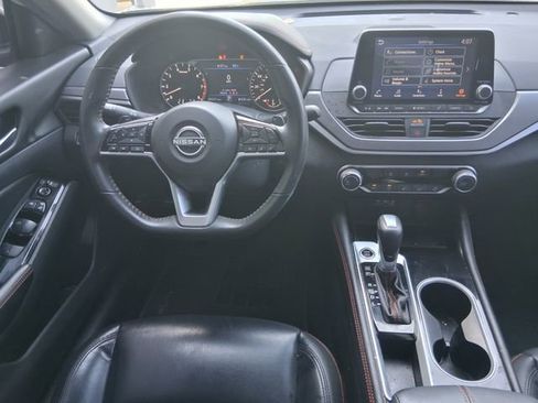 Certified 2025 Nissan Altima 2.5 SR image 10