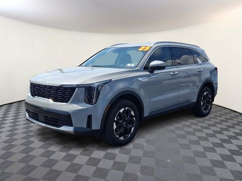 Used 2025 Kia Sorento S AWD/4WD image 3