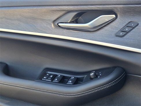 New 2025 Jeep Grand Cherokee Limited w/ Black Appearance Package image 18