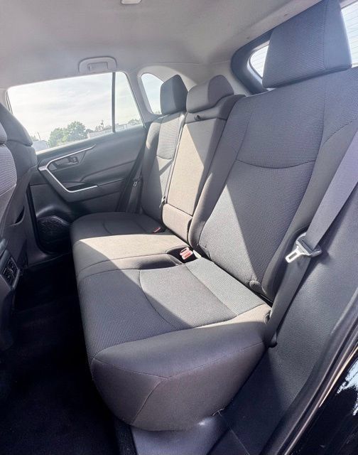 Used 2022 Toyota RAV4 LE AWD/4WD image 9