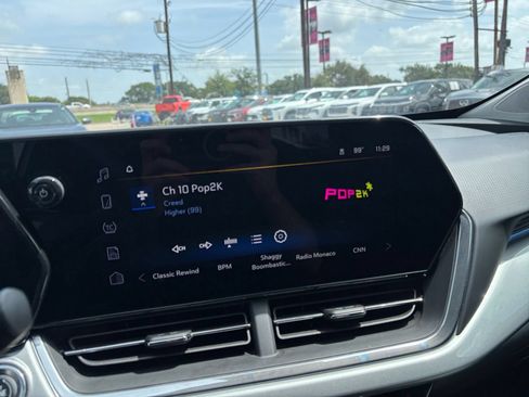 Used 2025 Chevrolet Trax LT FWD image 19