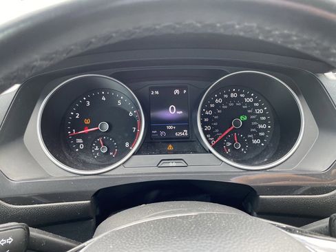 Used 2019 Volkswagen Tiguan SE w/ Panoramic Sunroof Package FWD image 10