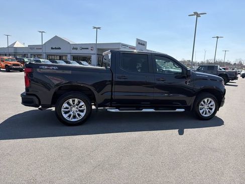 Used 2023 Chevrolet Silverado 1500 Custom image 5