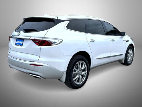 Used 2024 Buick Enclave Premium AWD/4WD image 5