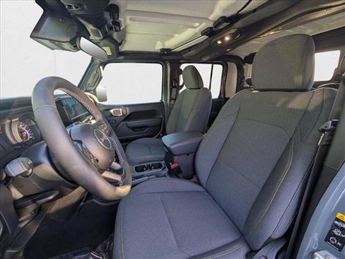 New 2025 Jeep Gladiator Sport image 14