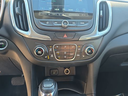 Used 2018 Chevrolet Equinox LT w/ Sun & Infotainment Package image 23