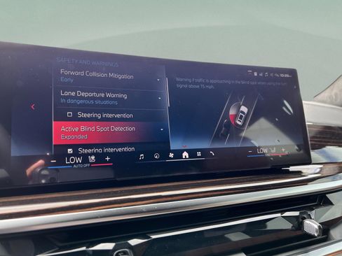 Used 2026 BMW X7 M60i image 15