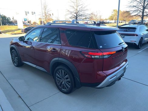 Used 2022 Nissan Pathfinder SL w/ SL Premium Package image 3