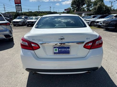 Used 2017 Nissan Altima 2.5 SV w/ Convenience Package FWD image 6