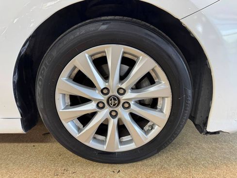 Used 2018 Toyota Camry LE FWD image 40