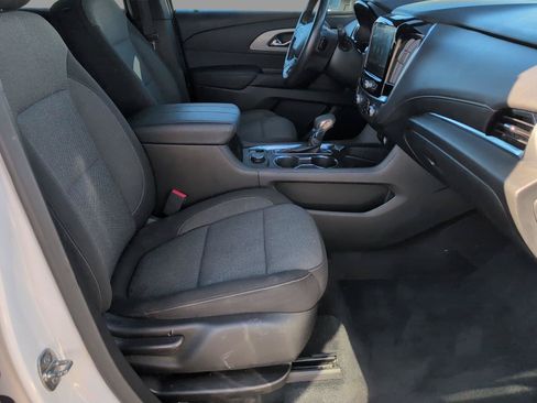 Used 2022 Chevrolet Traverse LT FWD image 40