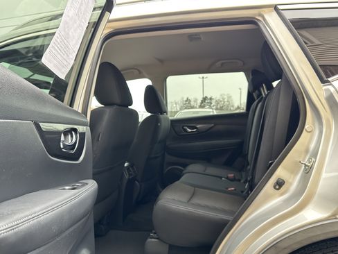 Used 2018 Nissan Rogue SV image 10