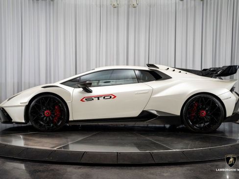 Used 2023 Lamborghini Huracan STO image 26