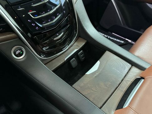 Used 2018 Cadillac Escalade Luxury w/ LPO, Radiant Package image 36