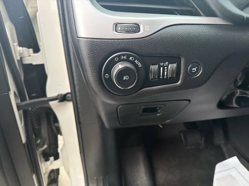 Used 2018 Jeep Cherokee Overland image 19