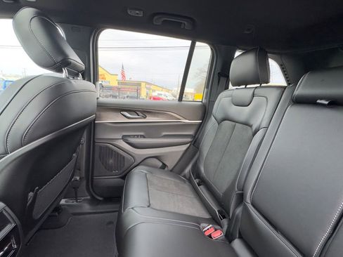 New 2026 Jeep Grand Cherokee Altitude image 17