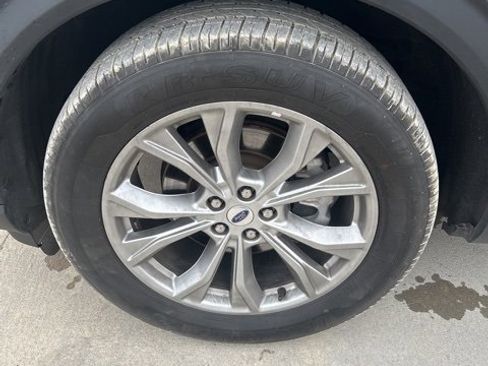 Used 2023 Ford Explorer Limited image 11