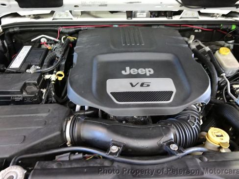 Used 2018 Jeep Wrangler Sahara w/ Connectivity Group AWD/4WD image 33