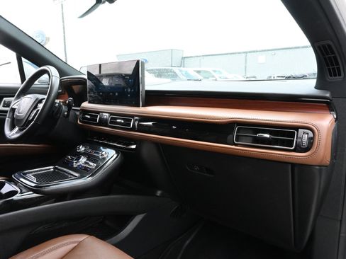 Used 2022 Lincoln Nautilus Reserve w/ Equipment Group 202A AWD/4WD image 22