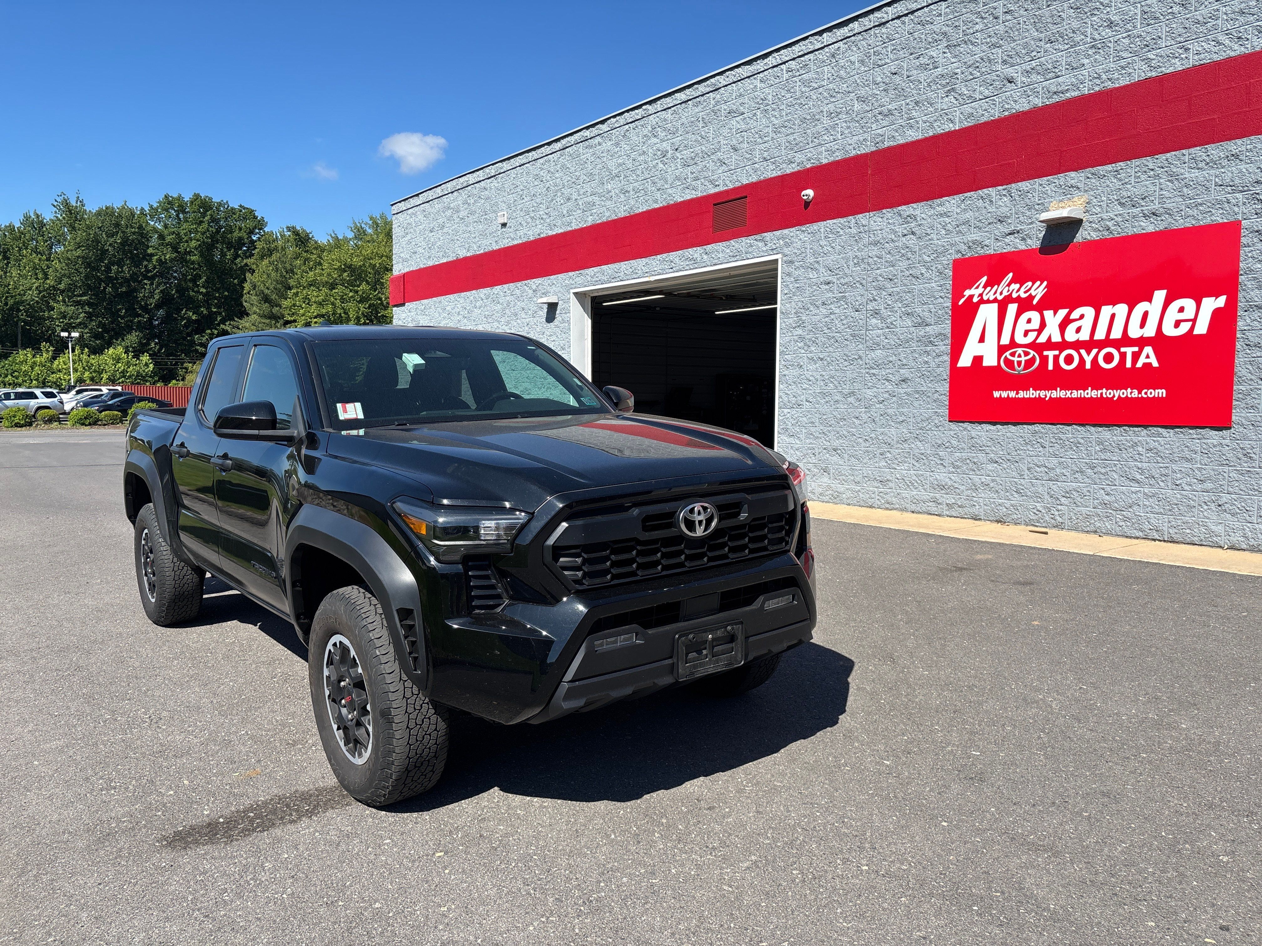 Used 2024 Toyota Tacoma TRD Off-Road AWD/4WD image 1