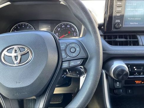 Used 2020 Toyota RAV4 LE FWD image 18