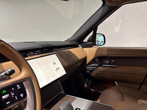 Used 2024 Land Rover Range Rover Long Wheelbase Autobiography image 18