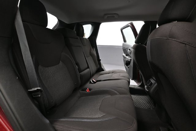Used 2019 Jeep Cherokee Sport w/ Cold Weather Group AWD/4WD image 32