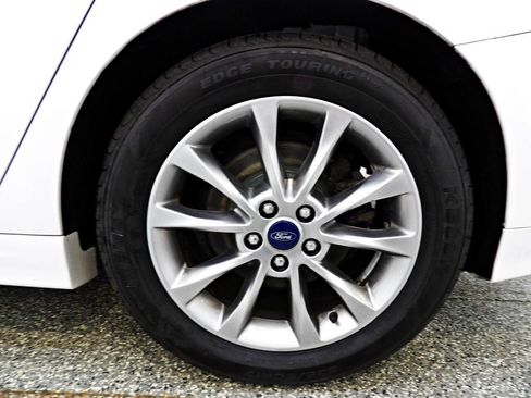 Used 2017 Ford Fusion SE w/ Fusion SE Technology Package FWD image 20