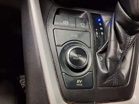 Used 2021 Toyota RAV4 XLE w/ Convenience Package image 18