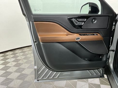 Certified 2024 Lincoln Aviator Reserve w/ Equipment Group 201A image 18