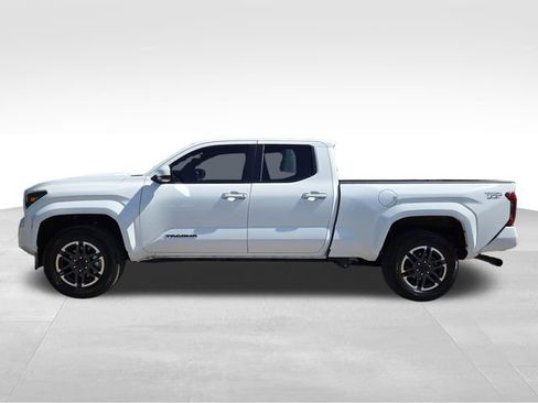 Used 2025 Toyota Tacoma TRD Sport AWD/4WD image 9