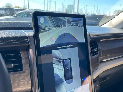 Used 2022 Ford Expedition Limited image 16