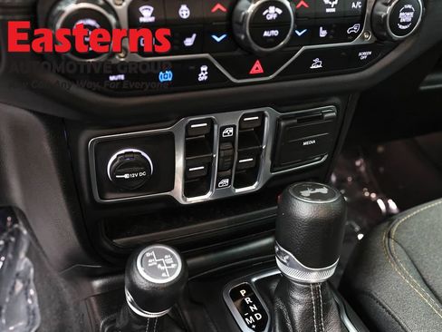 Used 2025 Jeep Wrangler Unlimited Sahara image 21