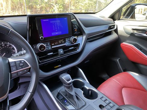 Used 2023 Toyota Highlander XSE image 23