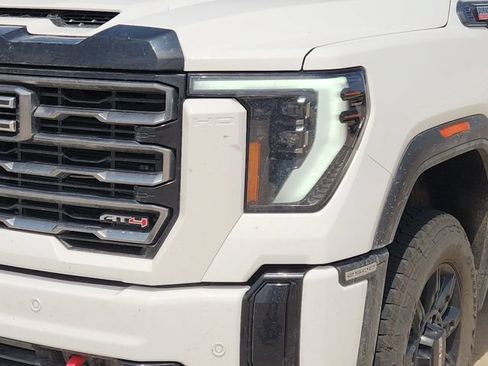 Used 2025 GMC Sierra 2500 AT4 w/ AT4 Premium Plus Package AWD/4WD image 9
