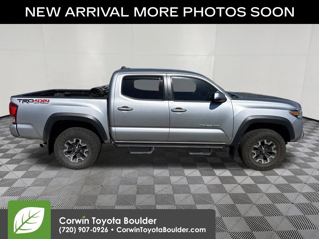 Used 2018 Toyota Tacoma TRD Off-Road w/ Technology Package AWD/4WD image 9