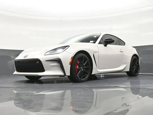 Used 2025 Toyota GR86 Premium w/ Performance Package RWD image 24