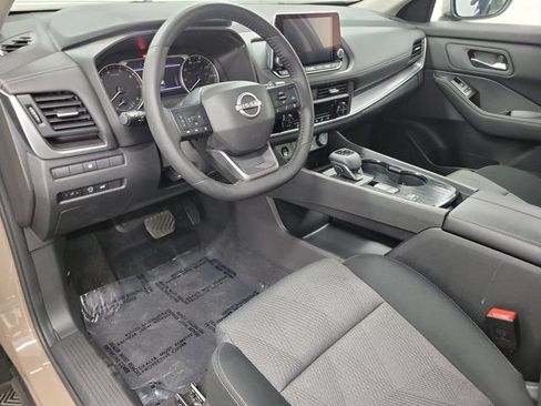 Certified 2025 Nissan Rogue SV FWD image 19