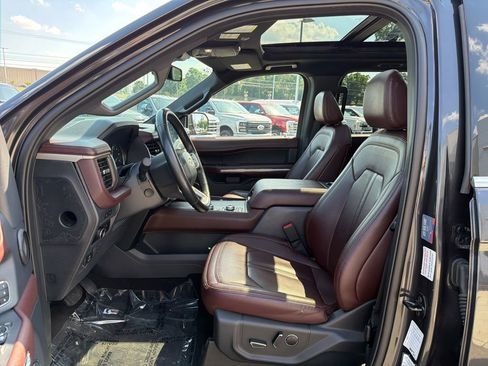 Used 2024 Ford Expedition Limited AWD/4WD image 11