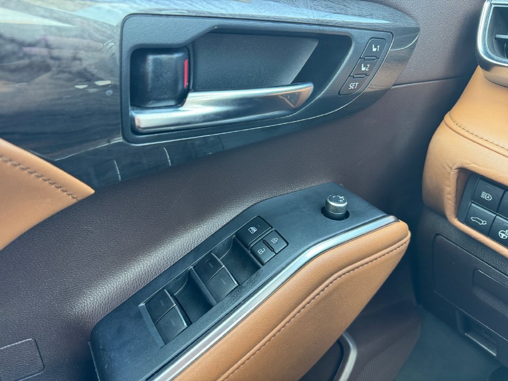 Certified 2020 Toyota Highlander Platinum AWD/4WD image 11