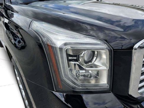 Used 2018 GMC Yukon XL Denali w/ Denali Ultimate Package AWD/4WD image 12