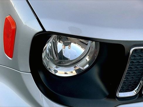 Used 2019 Jeep Renegade Latitude w/ Popular Equipment Group image 30