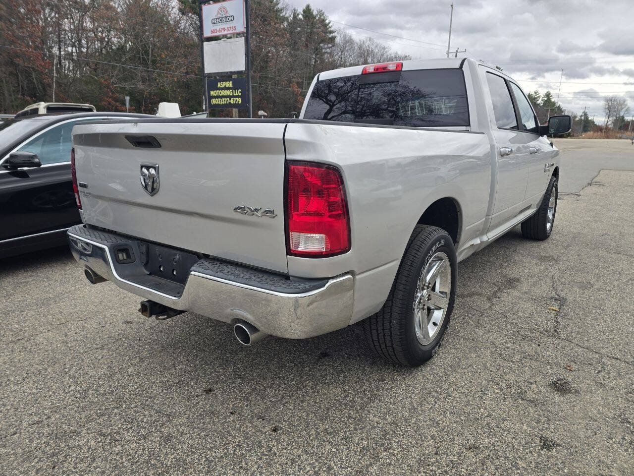 Used 2015 RAM 1500 Classic SLT w/ SLT Plus D←cor Group AWD/4WD image 10
