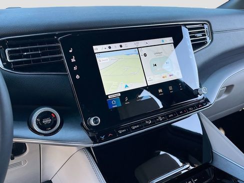 Certified 2025 Jeep Wagoneer L 4WD w/ HD Trailer Tow Package image 15