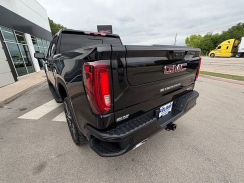 Used 2024 GMC Sierra 1500 AT4 w/ Technology Package AWD/4WD image 9