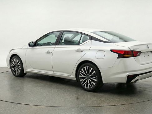 Used 2025 Nissan Altima 2.5 SV image 6